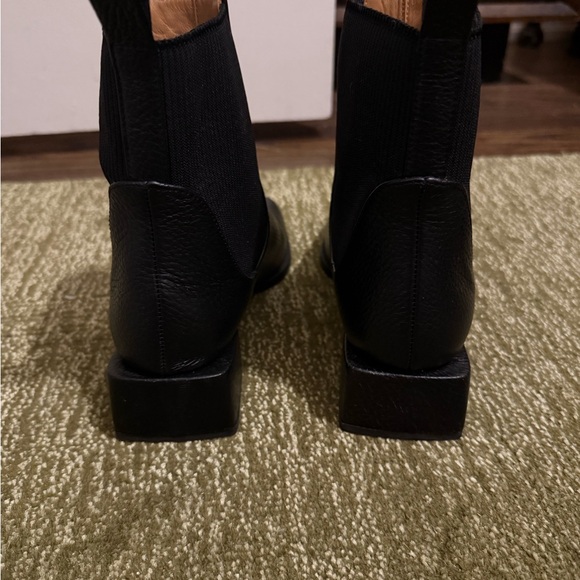 LoQ Ottavia Black Leather Chelsea Boot - Picture 6 of 9